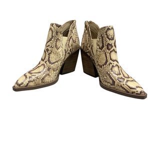NEW Vince Camuto Snakeskin Leather Bootie| Size 7